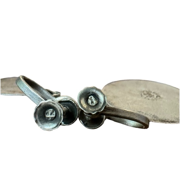 Taxco | 1940’s Carved Abalone Aztec Warrior Sterling Screw-Back Earrings - Picture 5 of 9